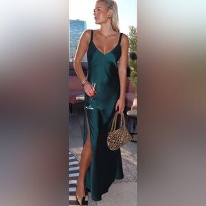 Show me your MUMU Anderson maxi dress in deep emerald luxe satin‎